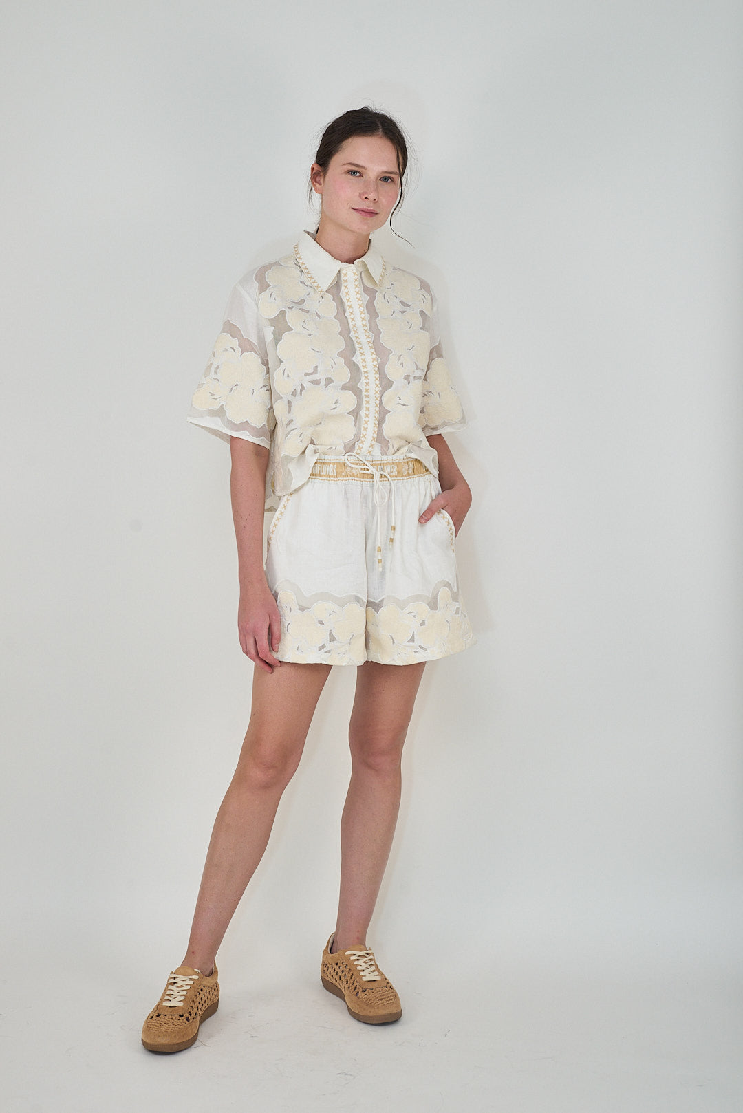 Short Wild Flower White